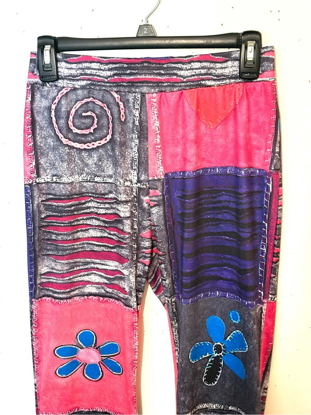 Colorblock Floral Patchwork Leggings — Pink & Blue - Picture 4 of 10